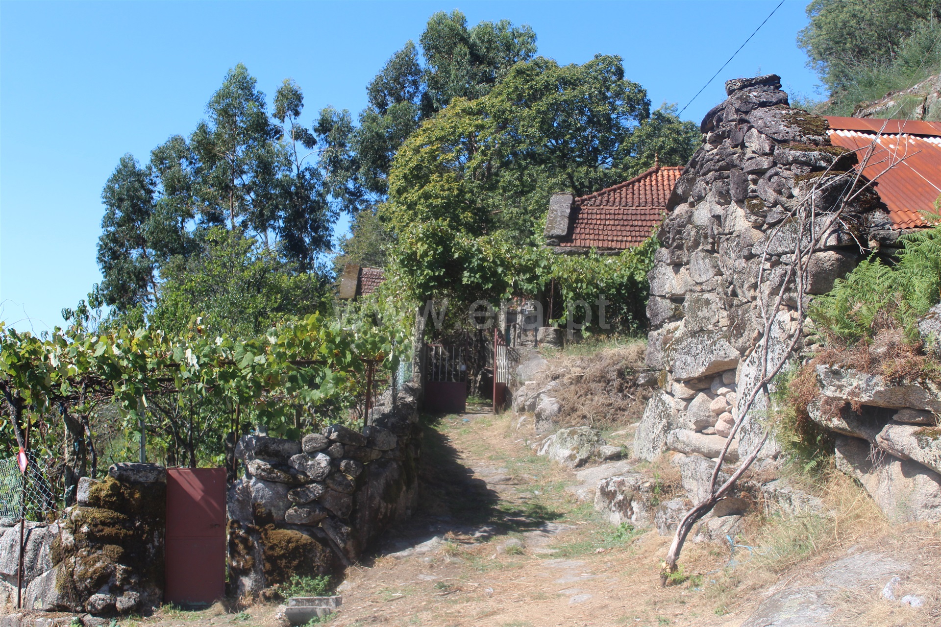 Moradia Rústica / Arcos de Valdevez, Grade e Carralcova / Venda / Ref